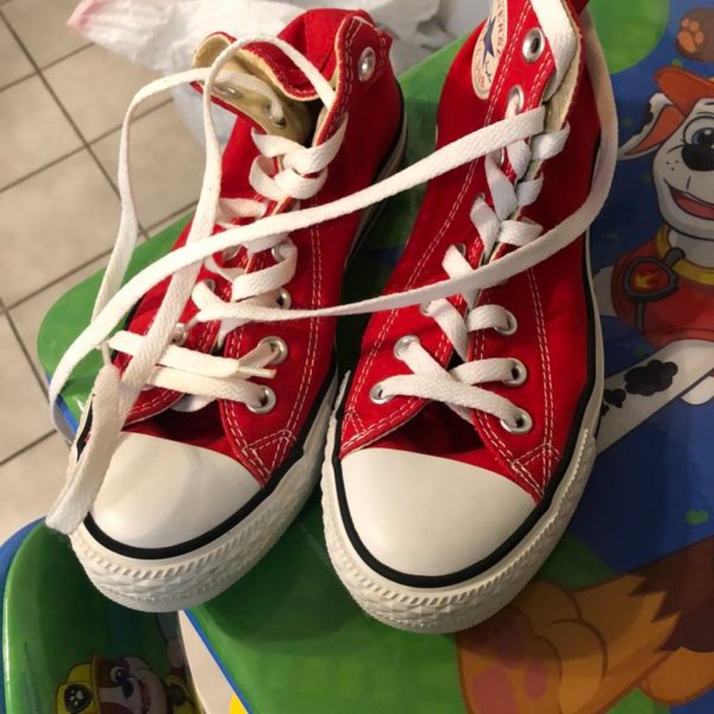 Women's 8.5 Chucks